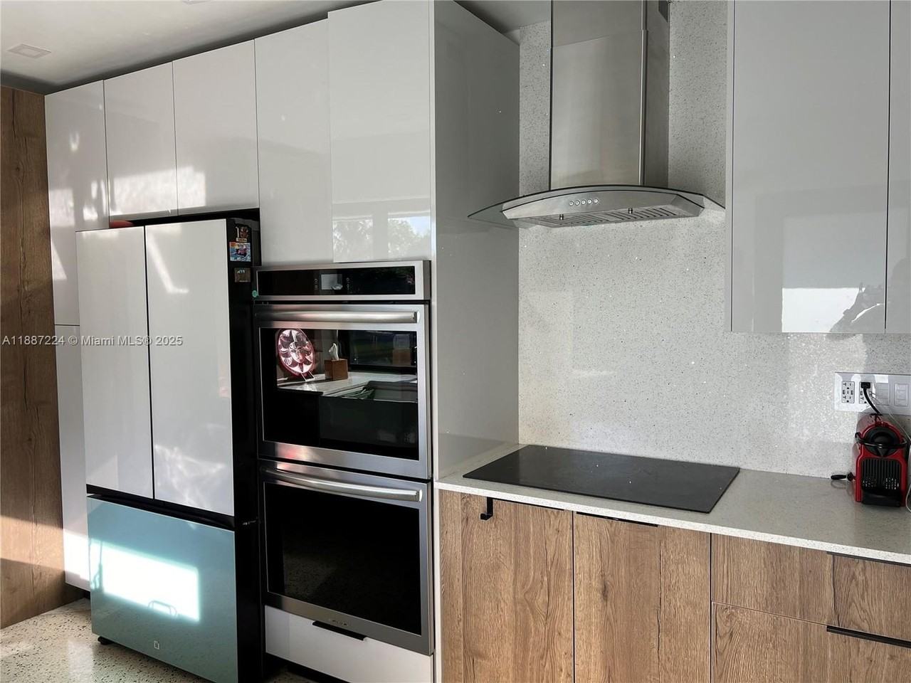 425 Ne 103rd St - Photo 2 of 24