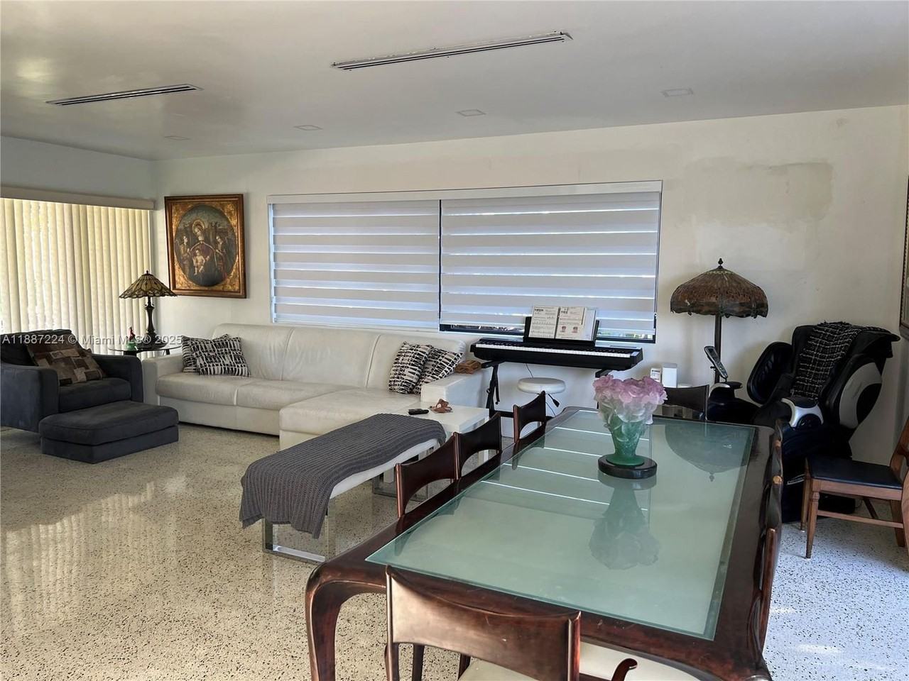 425 Ne 103rd St - Photo 5 of 24