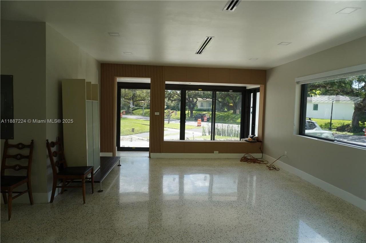 425 Ne 103rd St - Photo 7 of 24