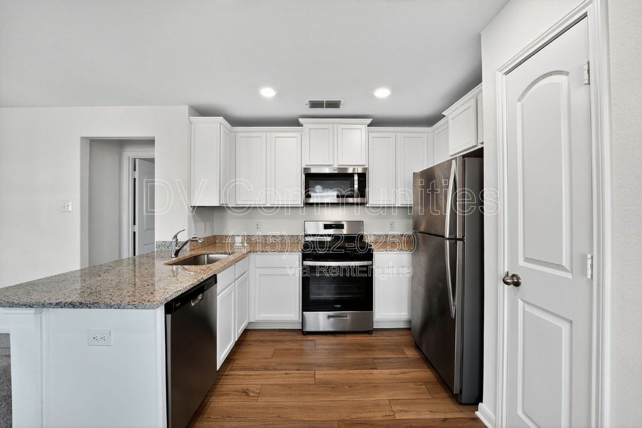 582 Gabbro Gardens - Photo 6 of 22