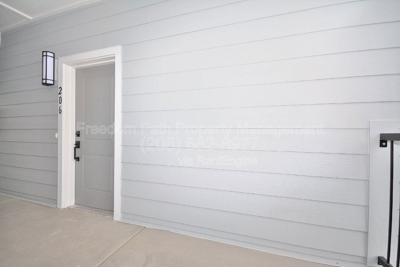 6510 N Atlas Rd #206 - Photo 2 of 17