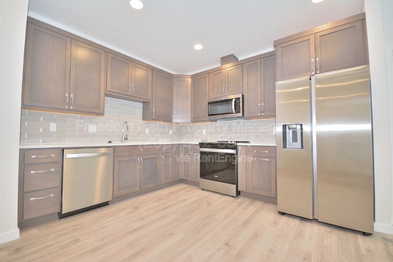 6510 N Atlas Rd #206 - Photo 4 of 17