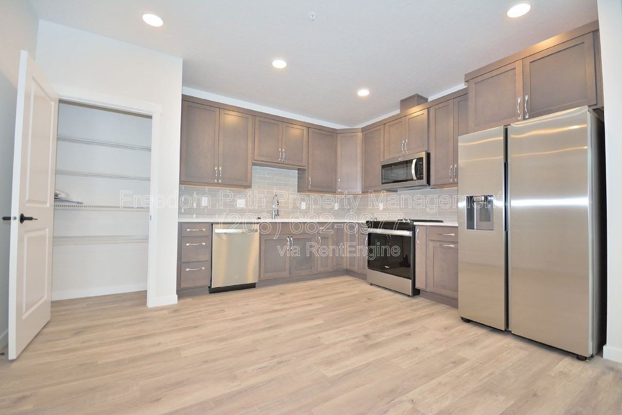 6510 N Atlas Rd #206 - Photo 5 of 17