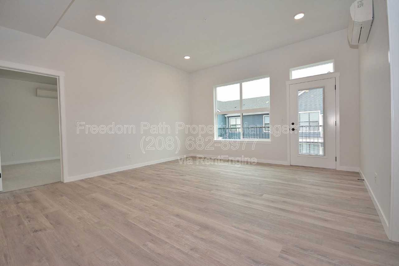 6510 N Atlas Rd #206 - Photo 6 of 17