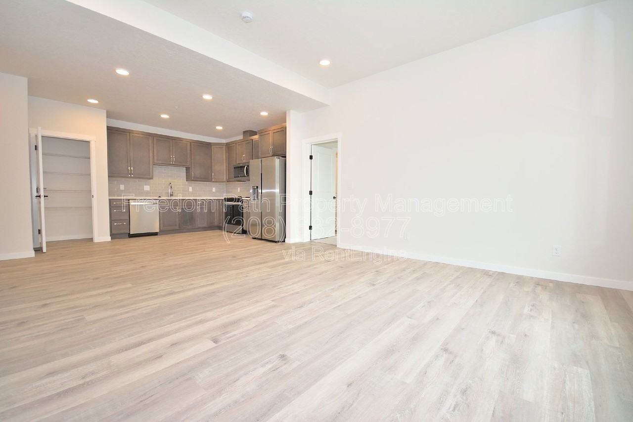 6510 N Atlas Rd #206 - Photo 7 of 17
