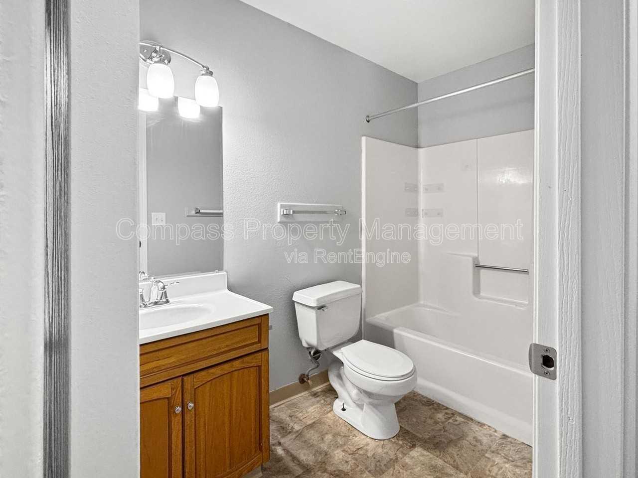 1018 Abbey Ct #3 - Photo 3 of 5