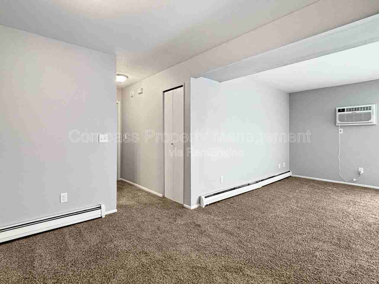 1018 Abbey Ct #3 - Photo 4 of 5