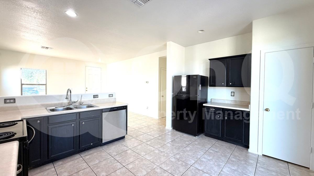 25650 W Burgess Ln - Photo 4 of 21