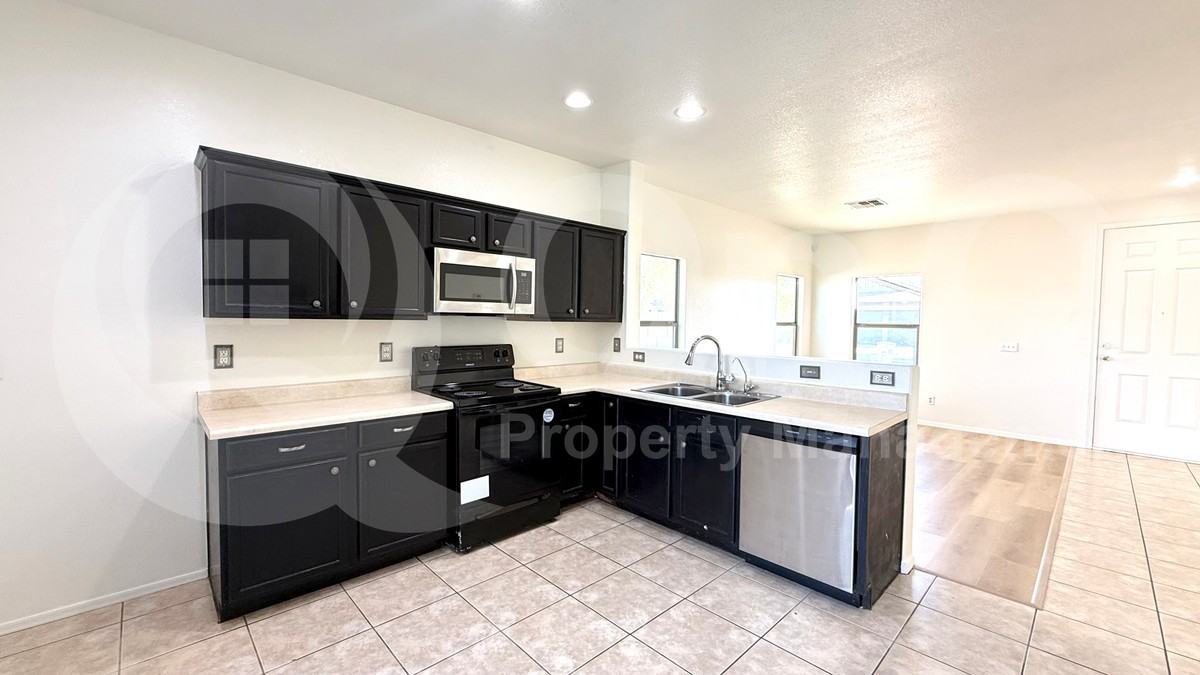 25650 W Burgess Ln - Photo 5 of 21