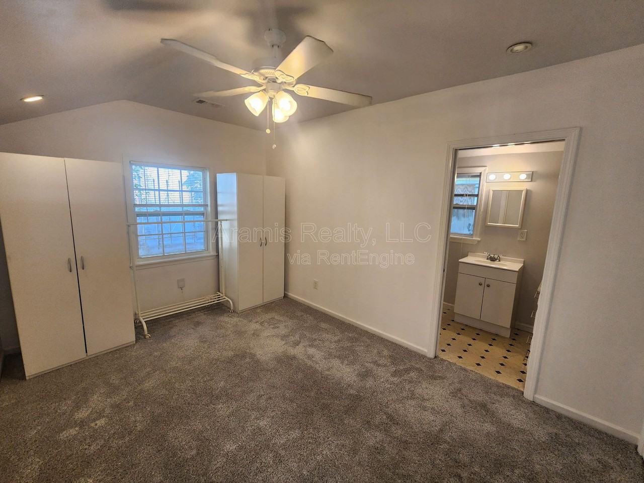 1064 Curran St Nw #D - Photo 3 of 9