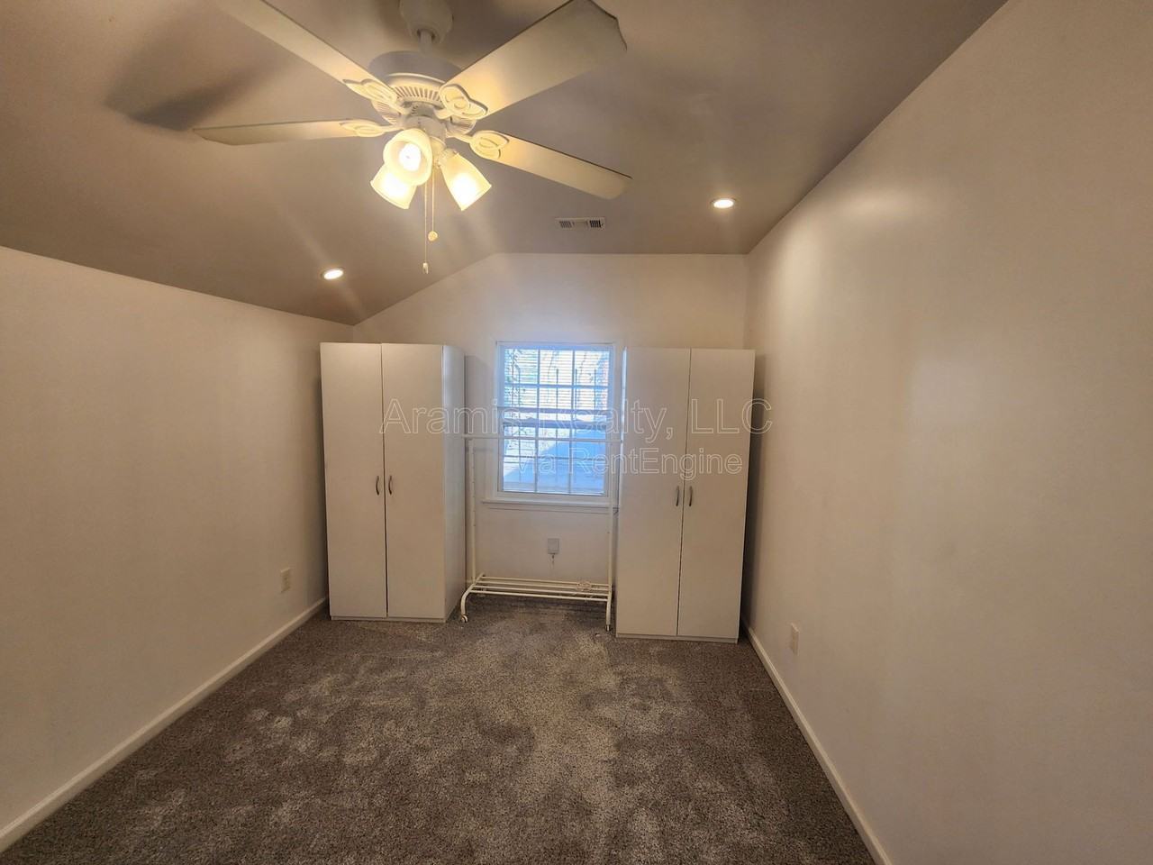 1064 Curran St Nw #D - Photo 4 of 9