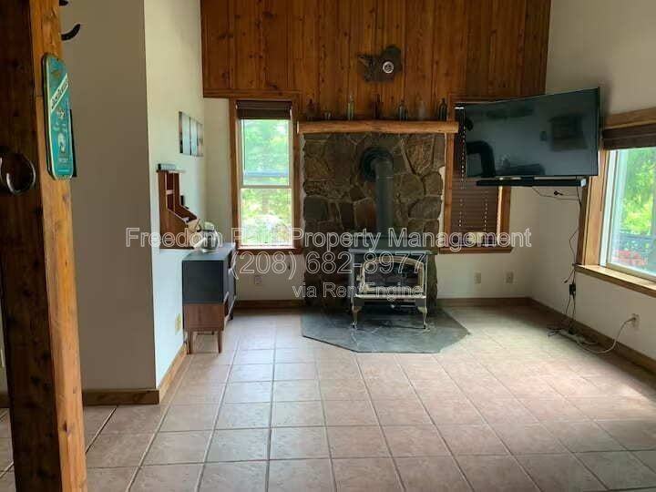 298 Woods Rd - Photo 5 of 28