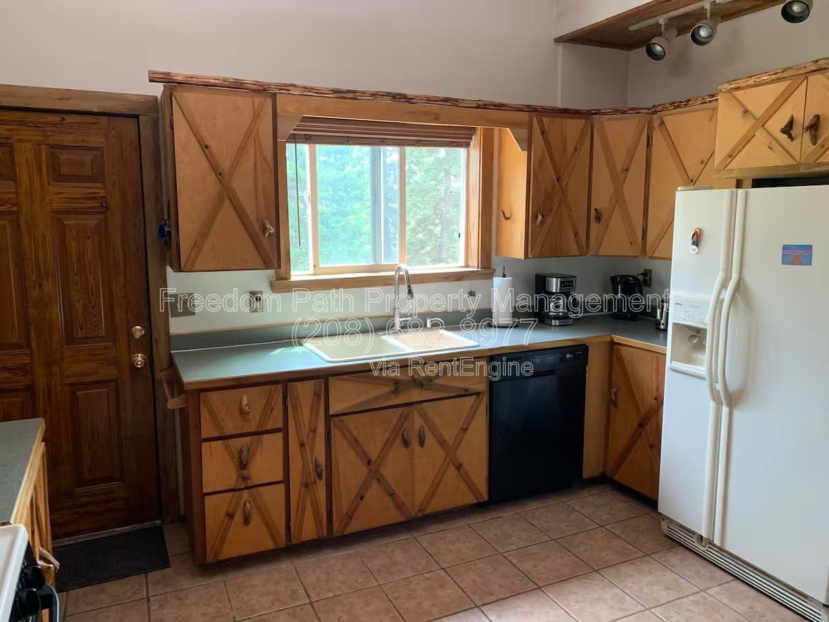 298 Woods Rd - Photo 6 of 28