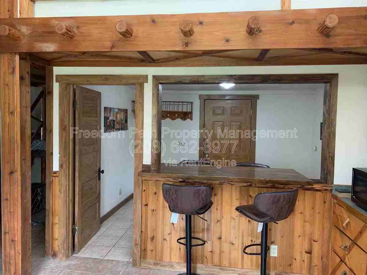 298 Woods Rd - Photo 7 of 28