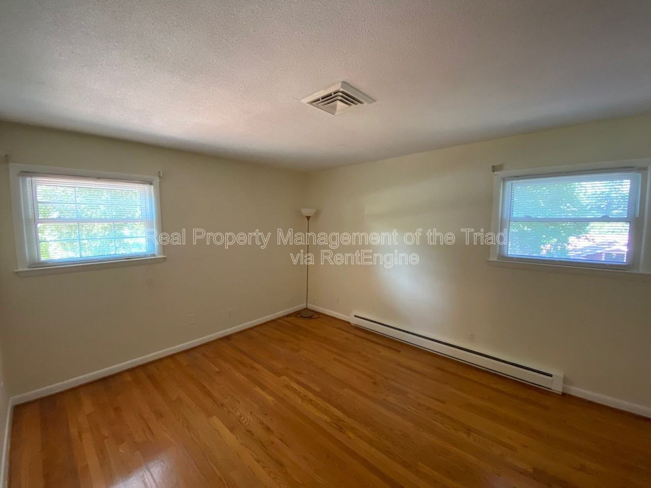 926 Hilltop Blvd - Photo 5 of 37