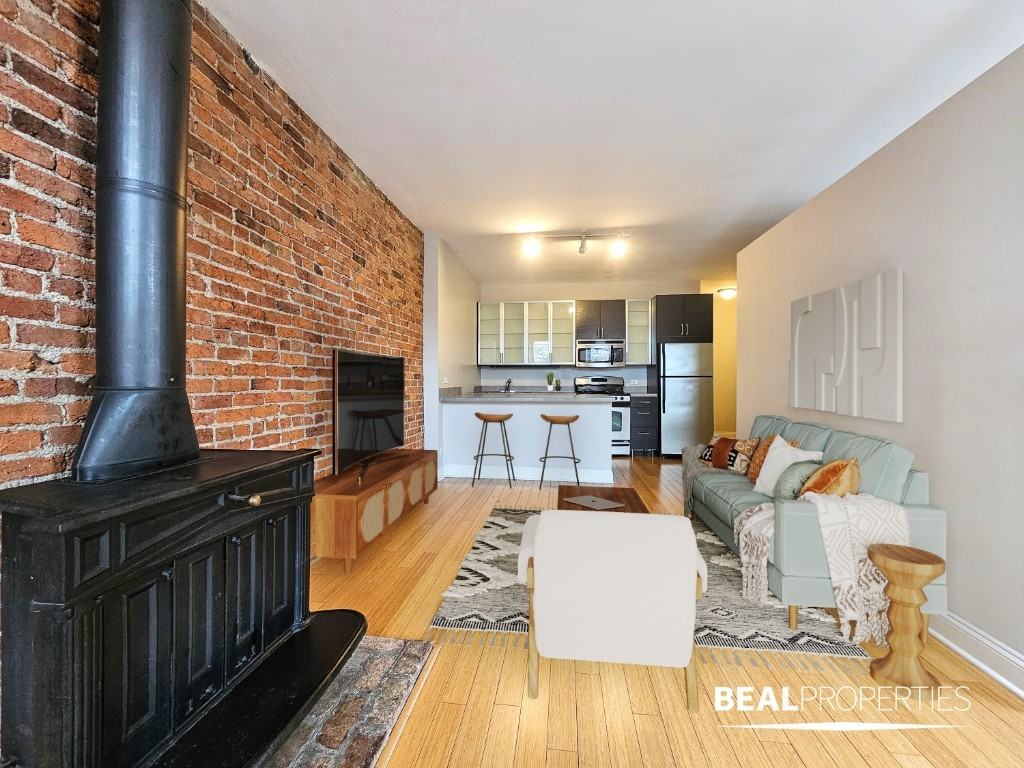 2214 N Clark St #STD - Photo 2 of 10