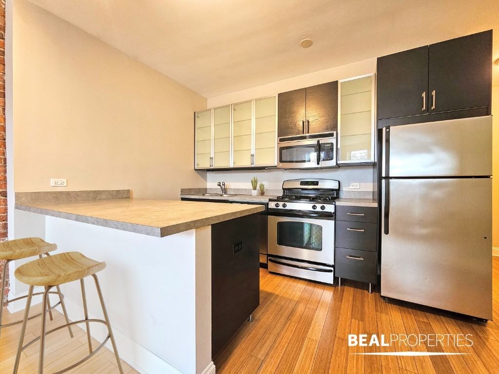 2214 N Clark St #STD - Photo 4 of 10