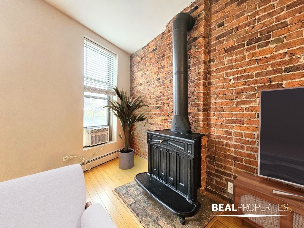 2214 N Clark St #STD - Photo 5 of 10