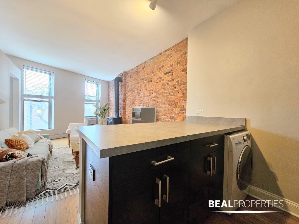 2214 N Clark St #STD - Photo 7 of 10