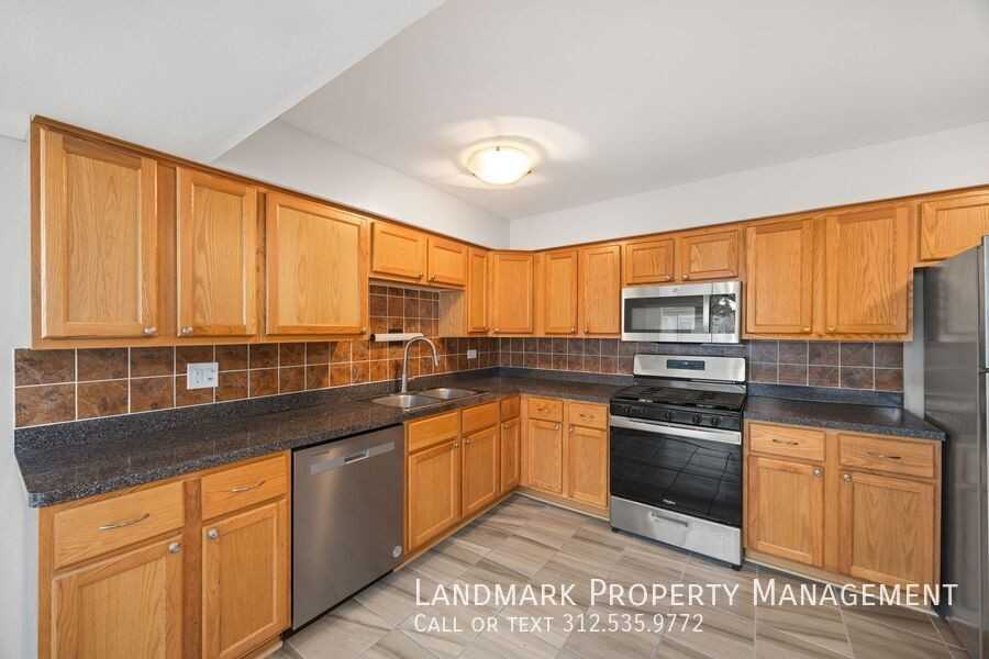 10440 Natoma Ave #6 - Photo 3 of 15