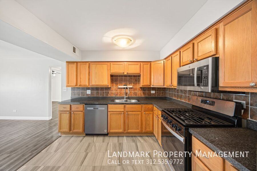 10440 Natoma Ave #6 - Photo 2 of 15