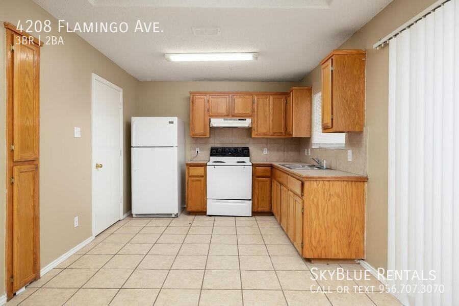 4208 Flamingo Ave - Photo 3 of 11