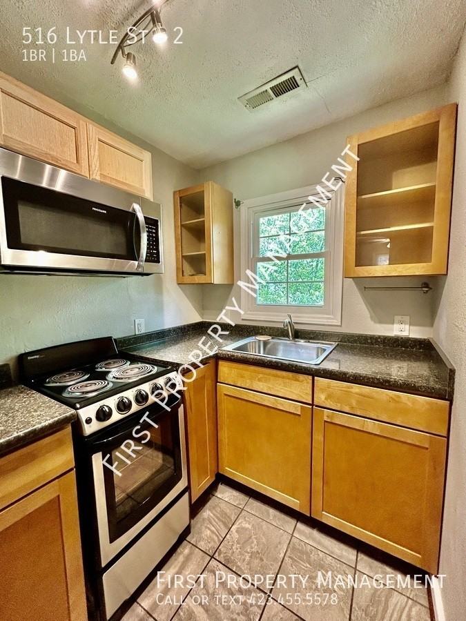 516 Lytle St #2 - Photo 7 of 11