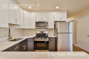 613 Oakwood St #B - Photo 1 of 1