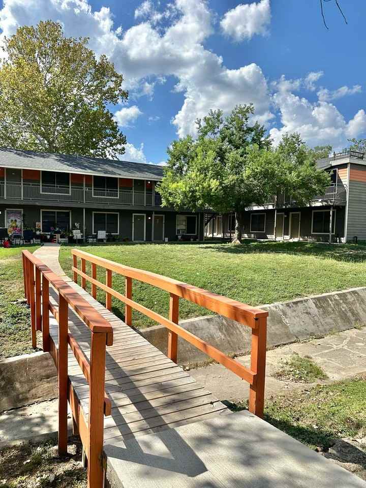 Sungate Apartments - Photo 3 of 20