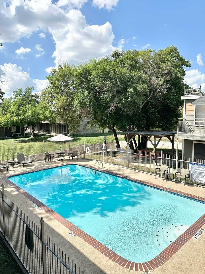 Sungate Apartments - Photo 4 of 20