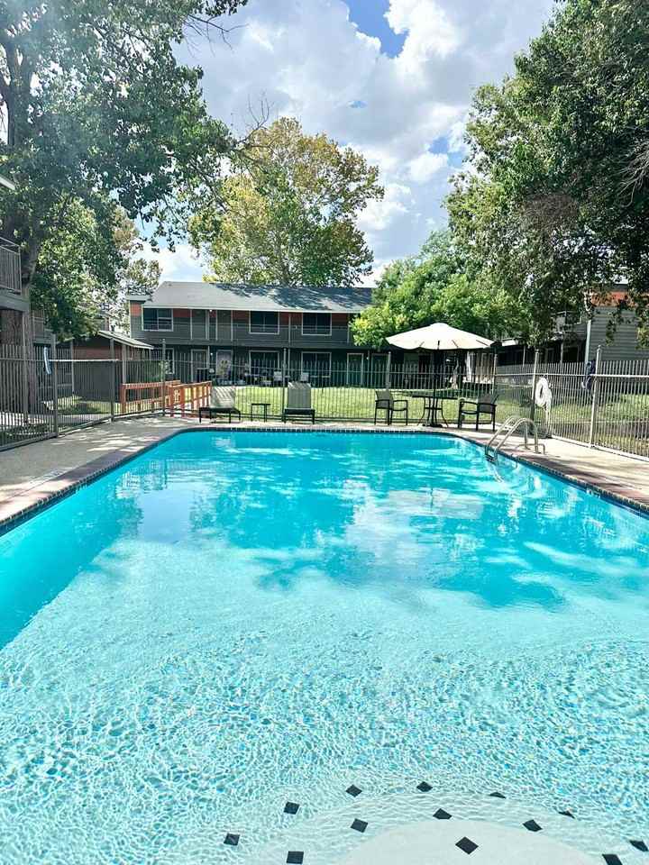 Sungate Apartments - Photo 6 of 20