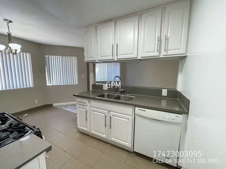 320 W Lomita Ave #06 - Photo 5 of 11