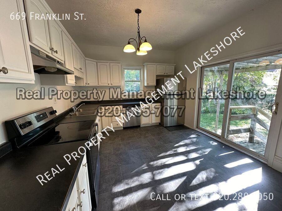 669 Franklin St - Photo 2 of 25