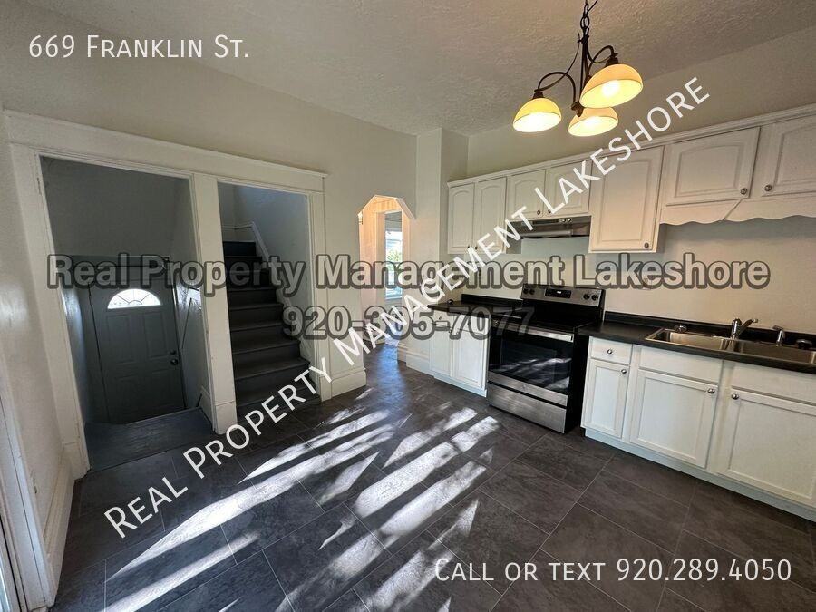 669 Franklin St - Photo 3 of 25