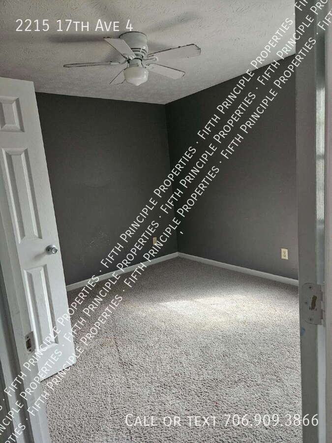 2215 17th Ave - Photo 3 of 8