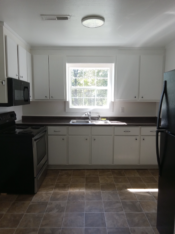 202 Yancey Street - Photo 4 of 11