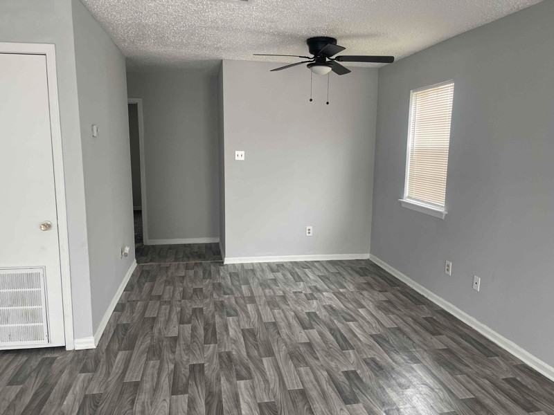 406 Scotsdale St - Photo 2 of 13