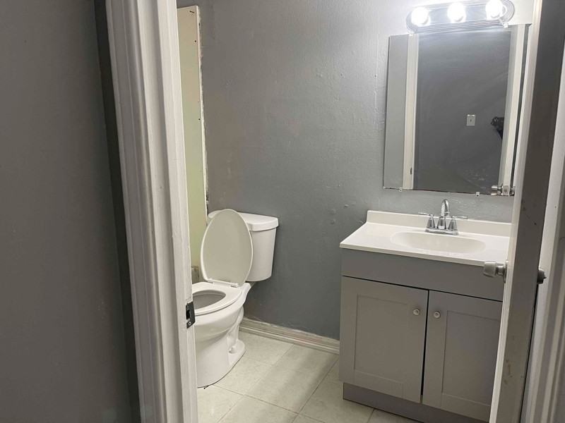 406 Scotsdale St - Photo 3 of 13