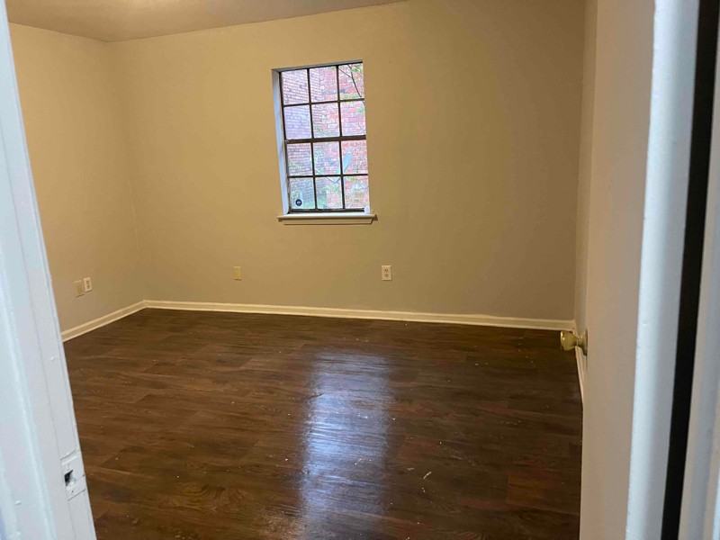 406 Scotsdale St - Photo 4 of 13