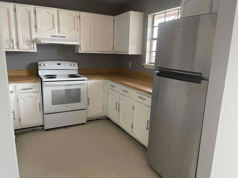 406 Scotsdale St - Photo 7 of 13