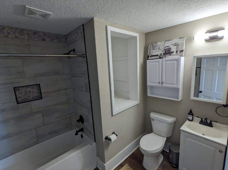 902 W Locust St #904 - Photo 2 of 17