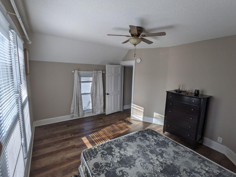 902 W Locust St #904 - Photo 5 of 17