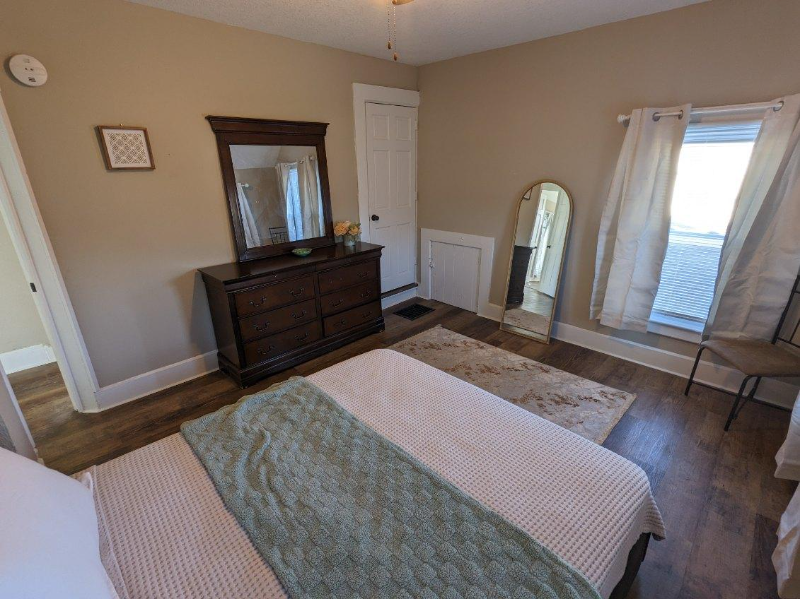 902 W Locust St #904 - Photo 7 of 17