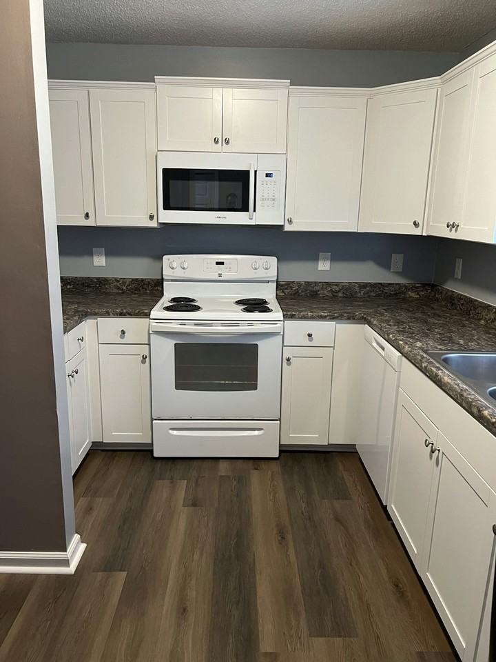 1526 Fort Bragg Road, Unit B - Photo 4 of 17