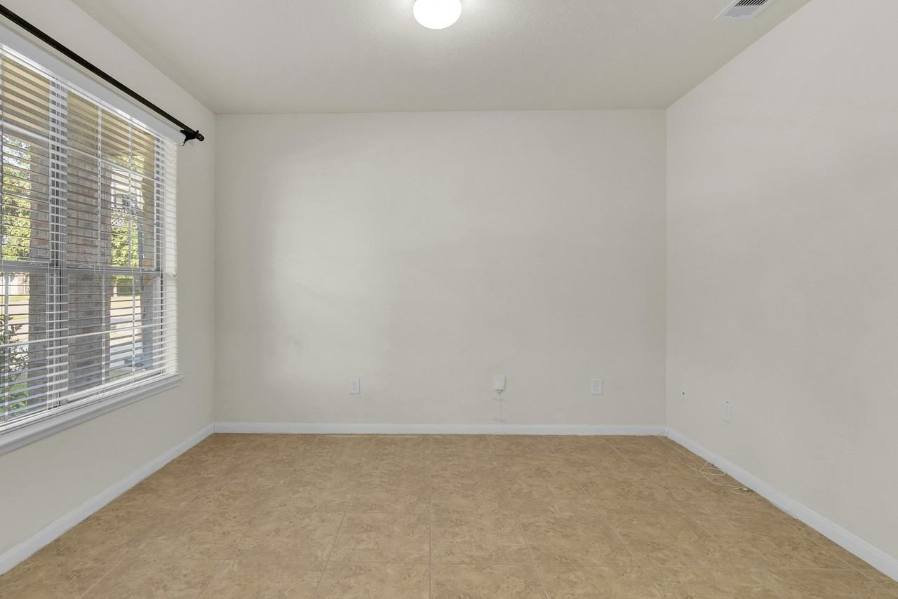 19239 Midnight Glen Drive - Photo 2 of 28