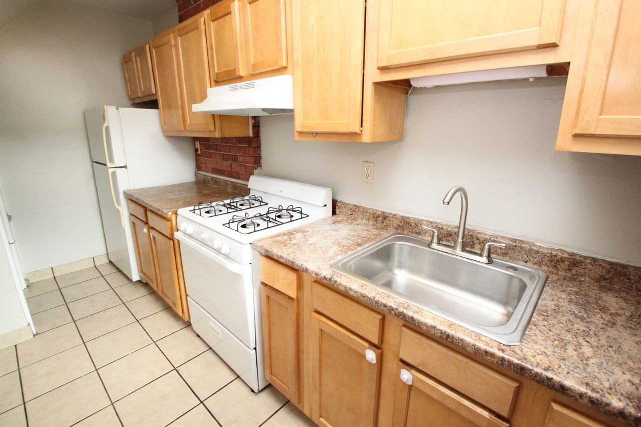 CENTRE AVE-5535 -- 127 - Photo 4 of 11