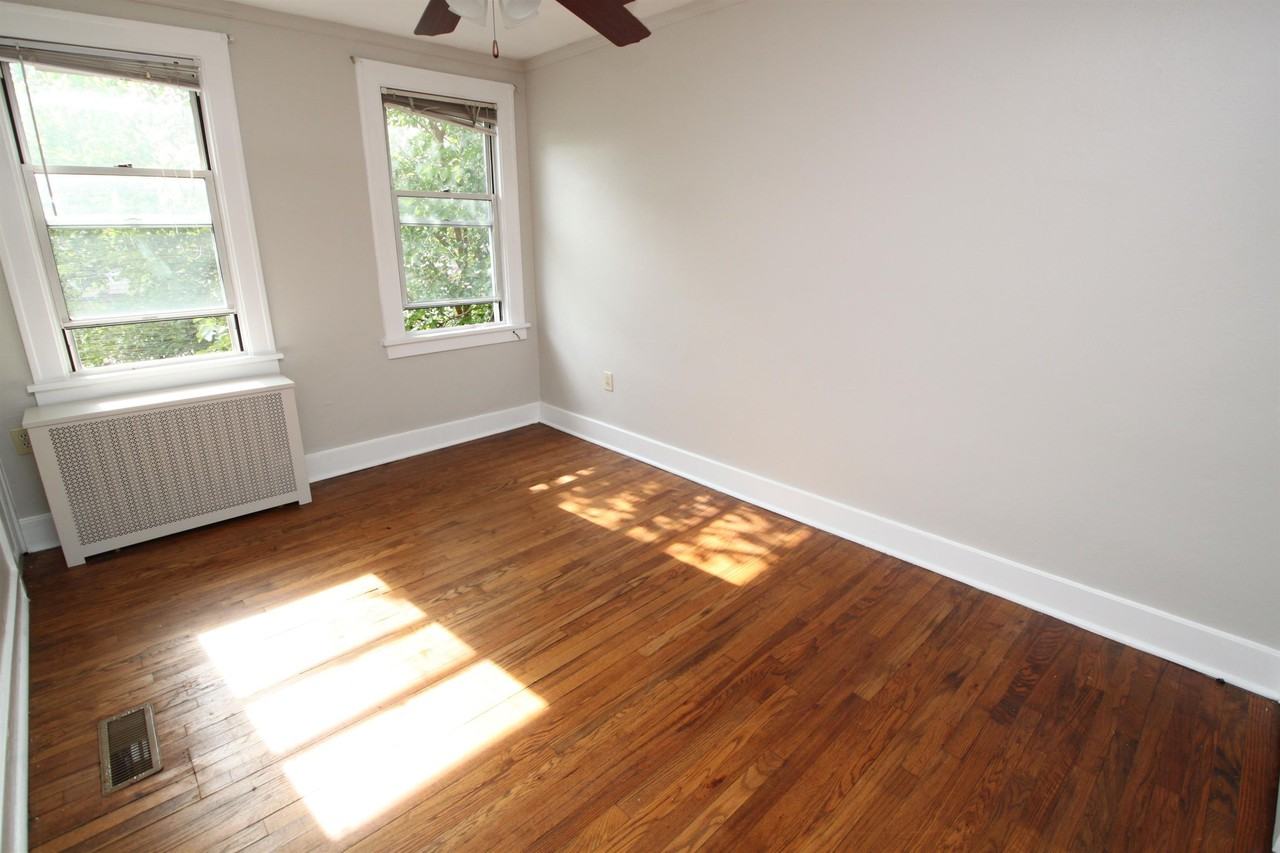 CENTRE AVE-5535 -- 127 - Photo 7 of 11