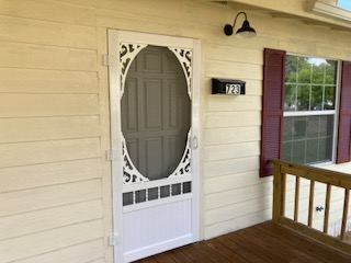 723 W 39th St - Photo 3 of 19