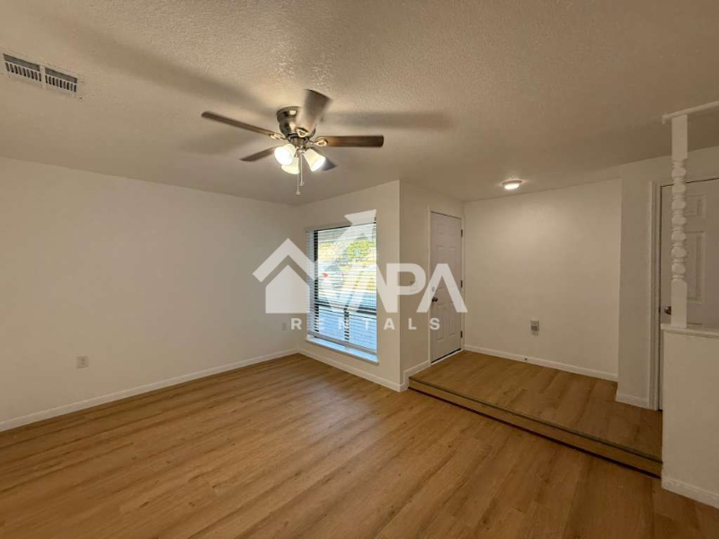 12230 Valley Forge Ave - Photo 3 of 17