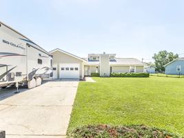 featured image of 105 Vinewood Ct